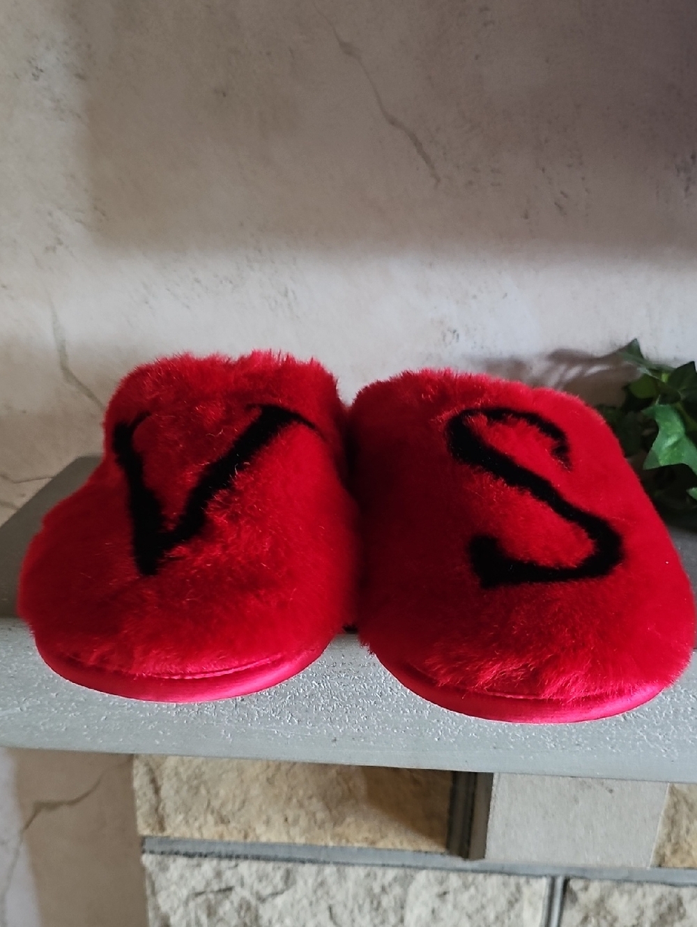 Victoria's Secret Plush Red Slippers Women's Size Large Fits 8-8-1/2 NWOT - Picture 7 of 10